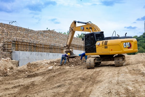 Muro de contención en el barrio Convivir avanza un 53%