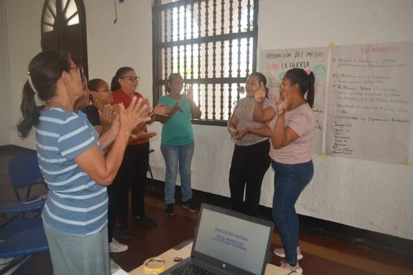 Gobierno Petro y madres comunitarias firman pacto por pagos estables