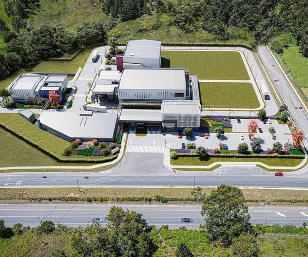 Inauguran planta de vacunas que exportará a tres continentes