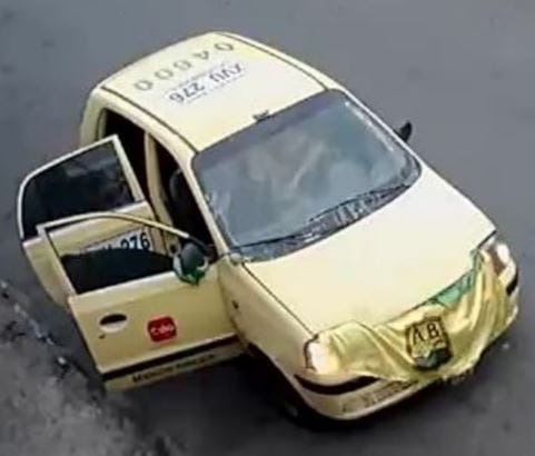 En un taxi y camuflados en la celebración del título salieron a robar