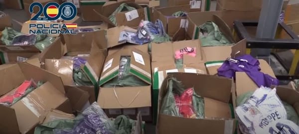 Masiva incautación de camisetas 'piratas' en España