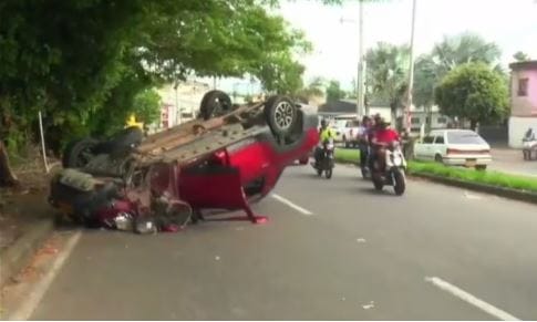 Dos heridos dejó volcamiento de camioneta en Barrancabermeja