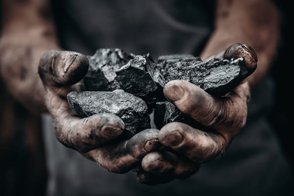 Petro ordena detener envíos de carbón a Israel por ataques en Gaza