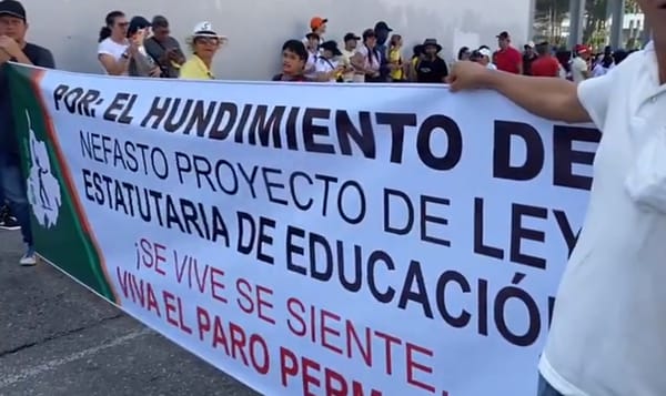 Docentes de Bucaramanga marchan en rechazo a la Ley Estatutaria de Educación