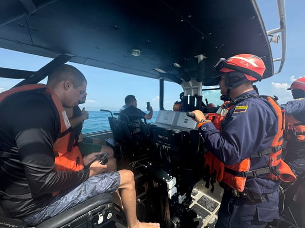 Cuatro náufragos fueron rescatados cerca de Puerto Velero