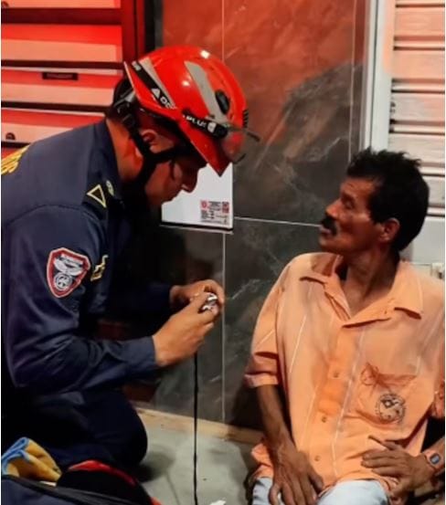 Heroico reciclador arriesgo su vida por mascotas en incendio