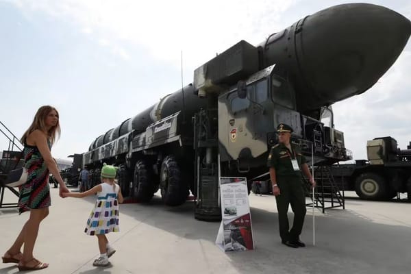 China amplía su arsenal nuclear a un ritmo "más rápido" que el resto de potencias