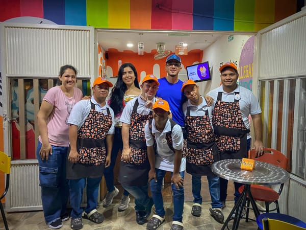 Barrancabermeja estrena heladería atendida por jóvenes con síndrome de down