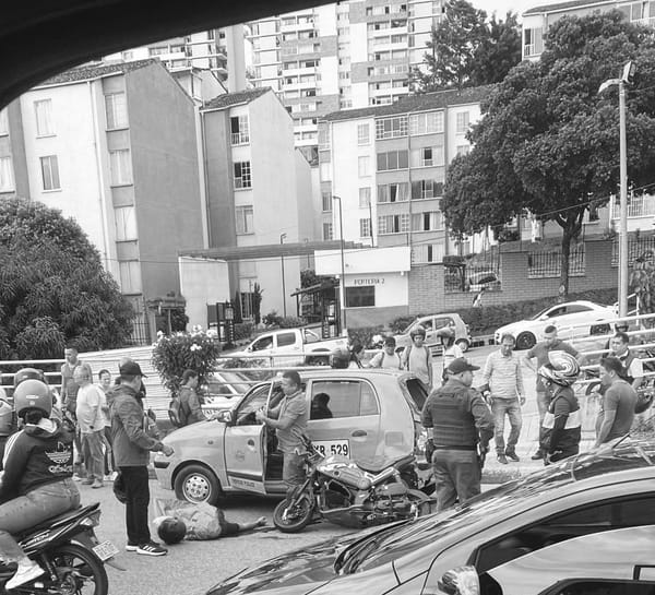 VIDEO. Motorizado se estrelló la vida contra un taxi en Bucaramanga