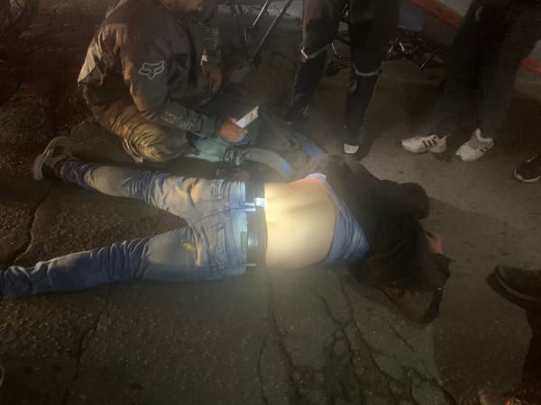 Contra un árbol se le estrelló la vida en Ciudad Bolívar