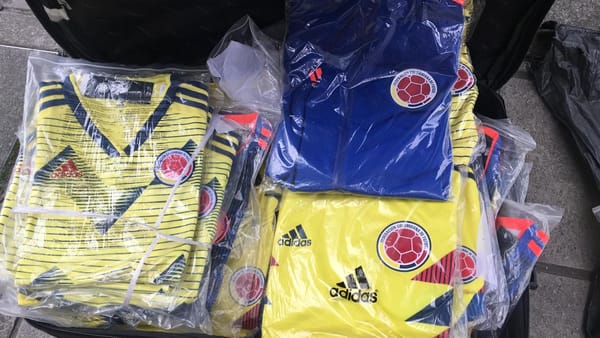Decomisan más de 1.200 camisetas falsificadas de la Selección Colombia