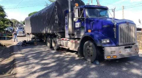 Una mula se le atravesó brutalmente en su ruta al Socorro