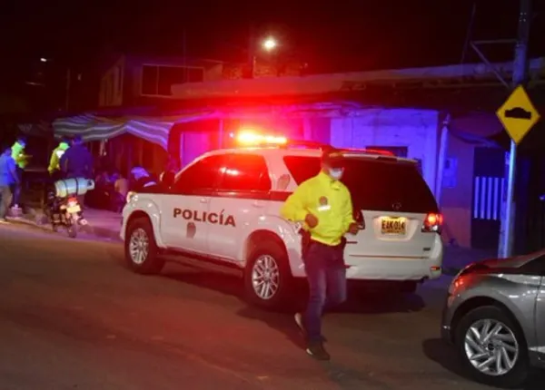 Par de jóvenes luchan por sobrevivir tras ataque sicarial