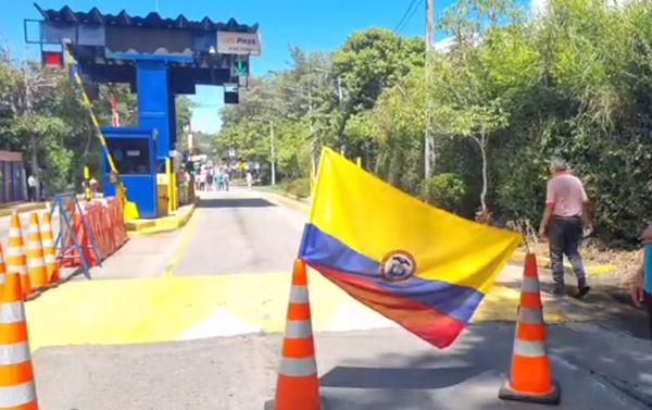 Manifestación pacífica en el peaje de Curití: Exigen acción inmediata para la vía Barbosa-Girón
