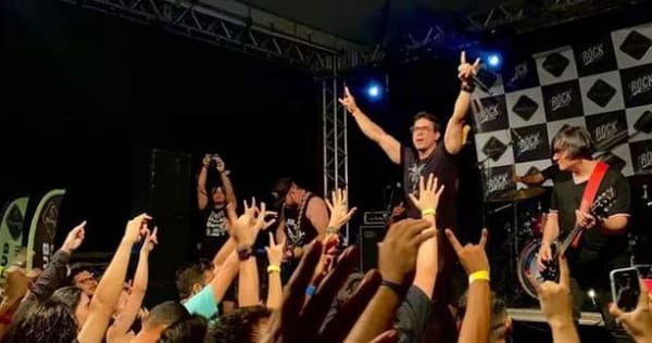 Un abrazo le costó la vida electrocutado a cantante brasileño