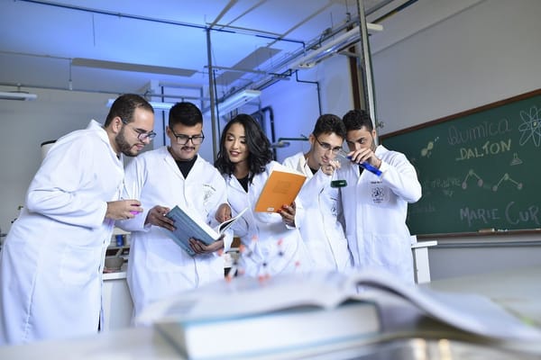 Pfizer Colombia inspira a los jóvenes con ciencia y tecnología