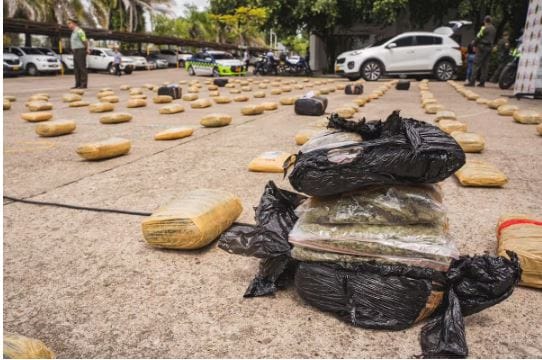 Jíbaros abandonaron en una camioneta 260 kg de su llicta mercancía