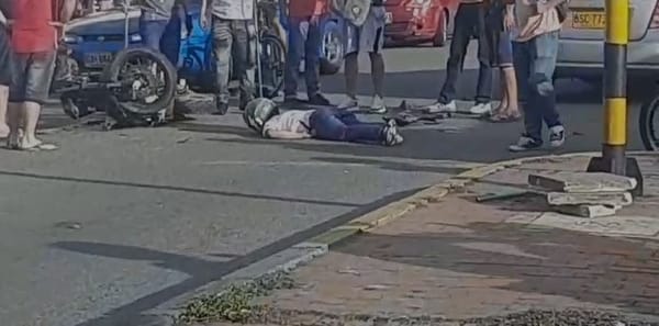 VIDEO. Motorizado habría fallecido tras accidentarse en la Carrera 15 de Bucaramanga
