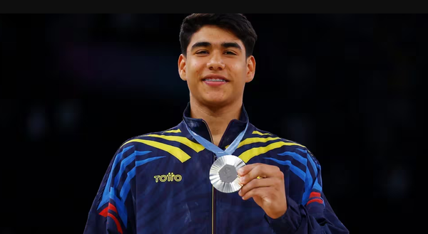 UDES Cúcuta premió al medallista olímpico Ángel Barajas con beca completa para su carrera profesional