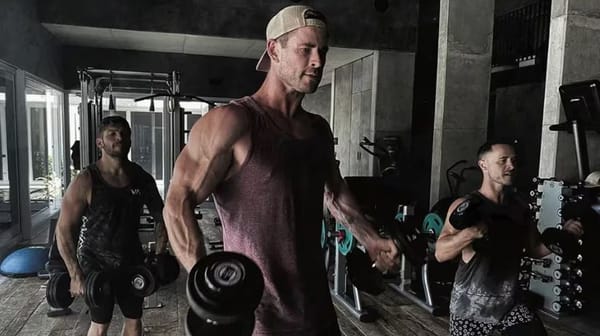 Comer ocho veces al día convirtió a Chris Hemsworth en Thor