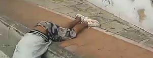 VIDEO. Caída tiene entre la vida y la muerte a un hombre en Bucaramanga