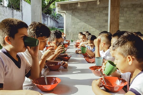 Piedecuesta asegura nutrición para 10,100 niños a través del PAE