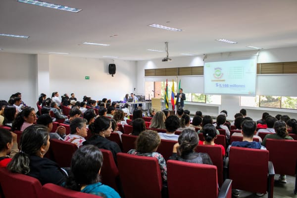Cerca de 1.400 estudiantes inician su trayectoria en la UIS Barbosa