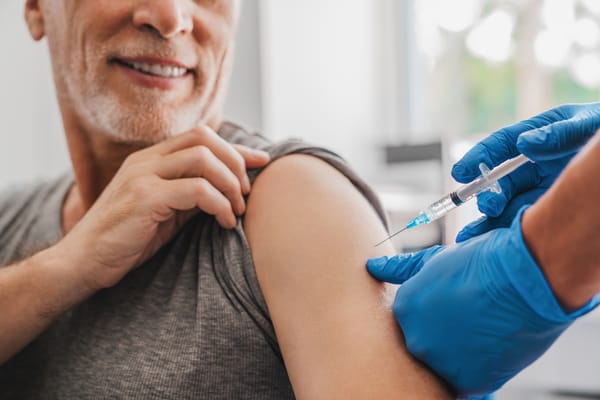 En 2037 la salud de los mayores en Colombia dependerá de las vacunas