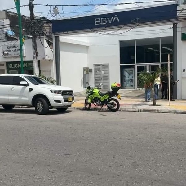 A plena luz del día robaron un banco en Barrancabermeja