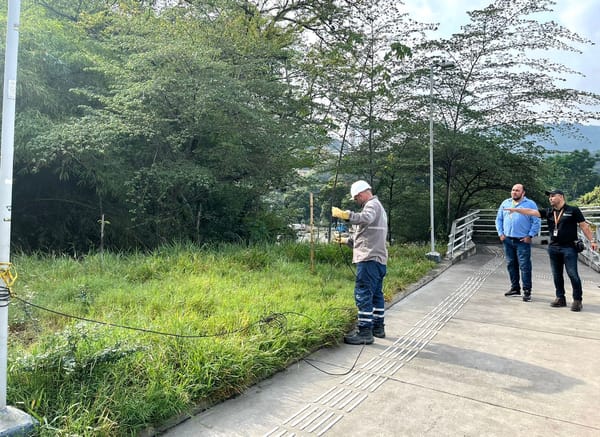 Inician trabajos de recuperación del alumbrado en el Puente “Papi Quiero Piña”