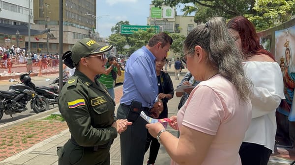 Policía de Bucaramanga promueve la seguridad en la celebración de Amor y Amistad