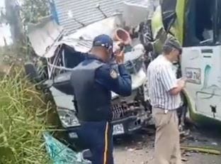 VIDEO. Fuerte accidente Vía Acapulco dejó dos heridos