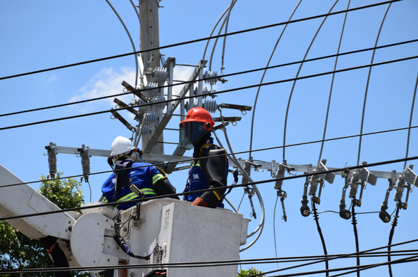 Paro camionero podría afectar atención de daños en redes eléctricas en Santander