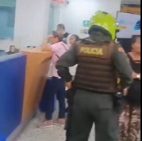 VIDEO. Hombres armados fracasaron en su intento de robar banco en Floridablanca