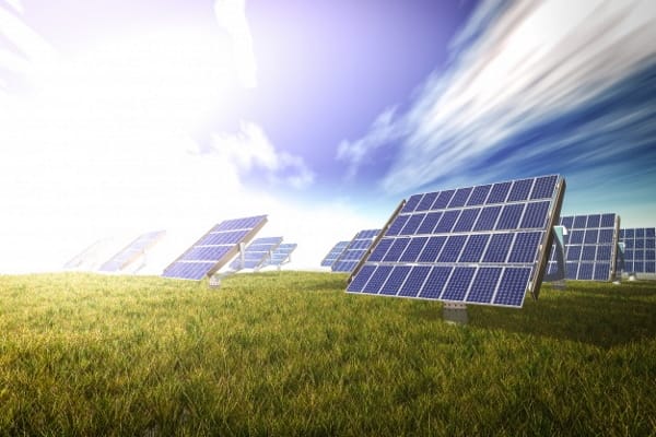 Crean película ultrafina que podría reemplazar los paneles solares