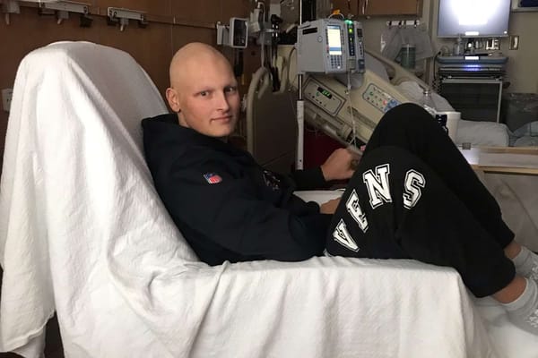 Testimonio de vida: Dalton Cummins, el joven que superó el cáncer y se convirtió en enfermero