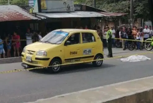 Joven falleció misteriosamente dentro de un taxi