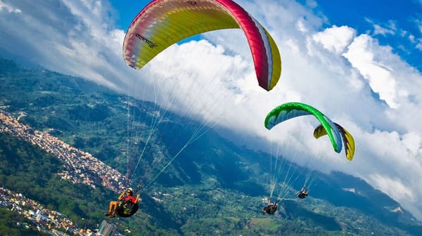 Mujeres florideñas desafían sus límites con el parapente