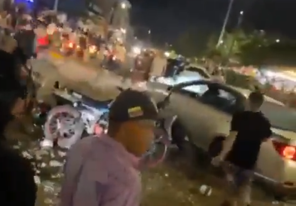 VIDEO. Conductor borracho arrolló varias motos, escapó de linchamiento, pero fue capturado