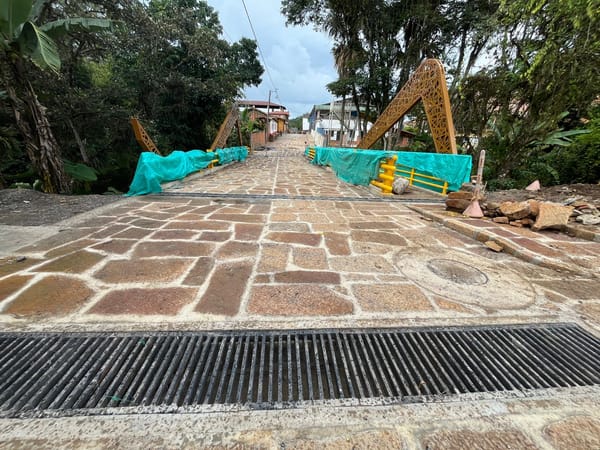 Confines da la bienvenida al puente ‘El Arco’