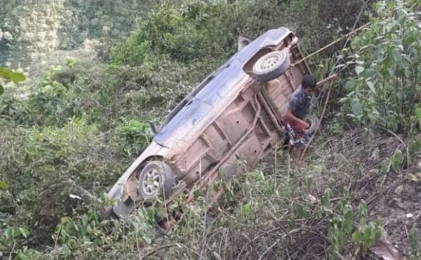Vehículo rodó por abismo en jurisdicción de Rionegro