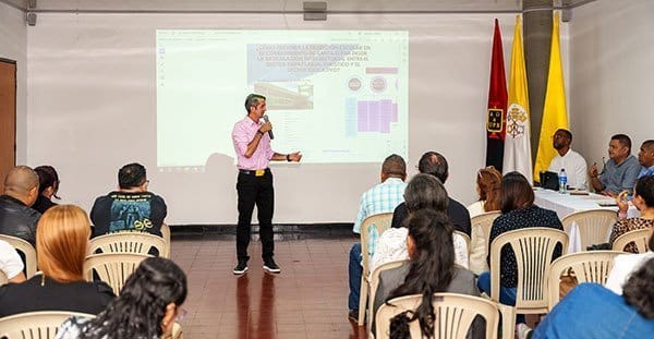 Docentes del Valle del Cauca reciben becas para posgrados y mejoran calidad educativa