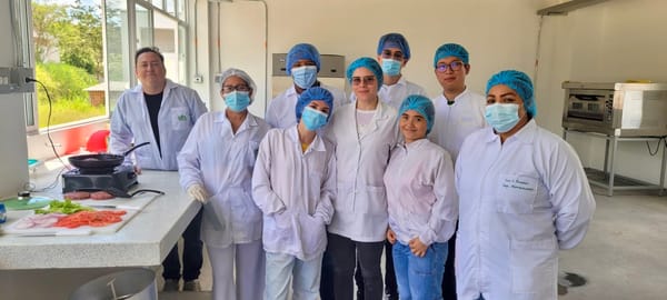 Estudiantes de Agroindustrial de la UTS estrenan nuevo laboratorio en Piedecuesta