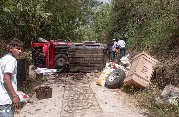 Campero se volcó durante acarreo en El Playón