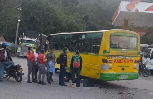 Motociclista se estrelló mortalmente contra bus en el norte de Bucaramanga