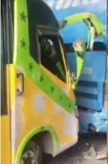 Quince heridos dejó choque entre buses en Bucaramanga