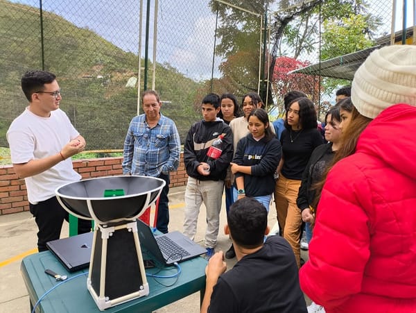 Científicos enseñan radioastronomía a estudiantes de El Paujil en Matanza