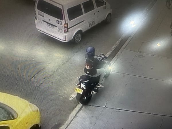 Motoladrón le rapó el celular al jefe de prensa de un concejal en Bucaramanga