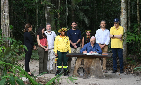 "La revolución energética es irreversible", afirmó Biden durante su visita a la Amazonía