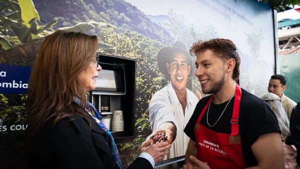 La cultura cafetera de Colombia cautiva a México con tecnología y sabor